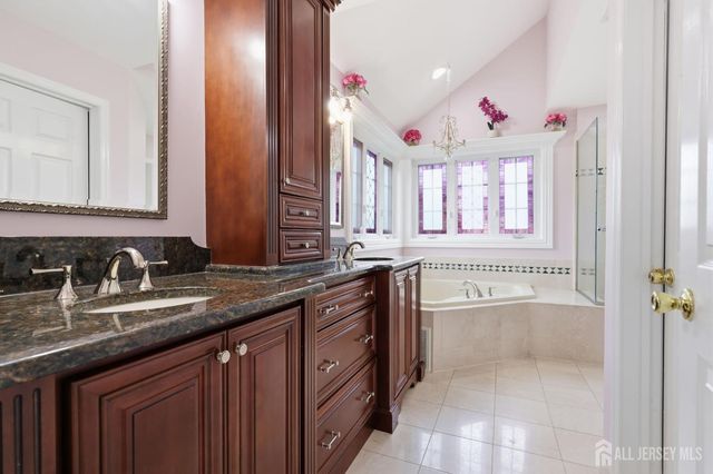 6 Deerfield Drive, Monroe, NJ 08831