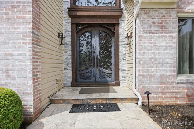 6 Deerfield Drive, Monroe, NJ 08831