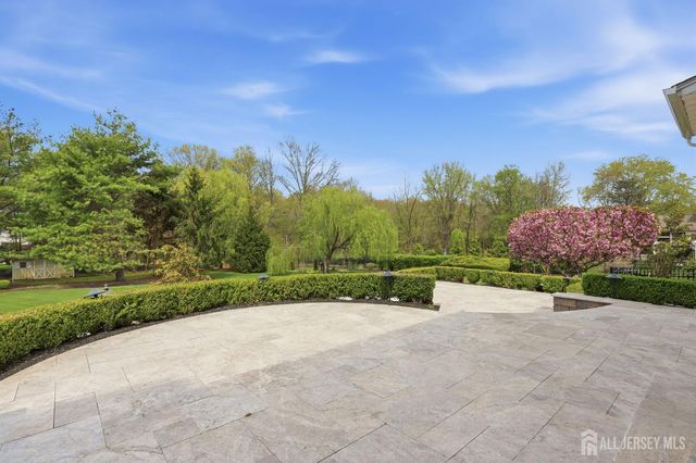 6 Deerfield Drive, Monroe, NJ 08831