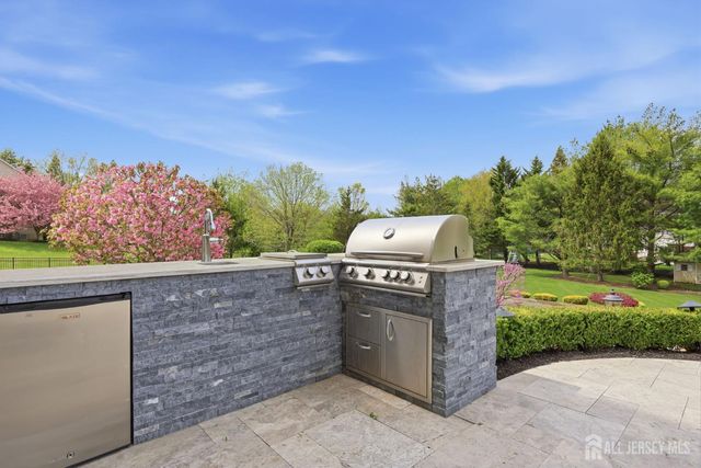 6 Deerfield Drive, Monroe, NJ 08831