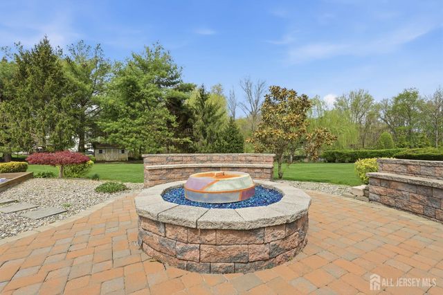 6 Deerfield Drive, Monroe, NJ 08831