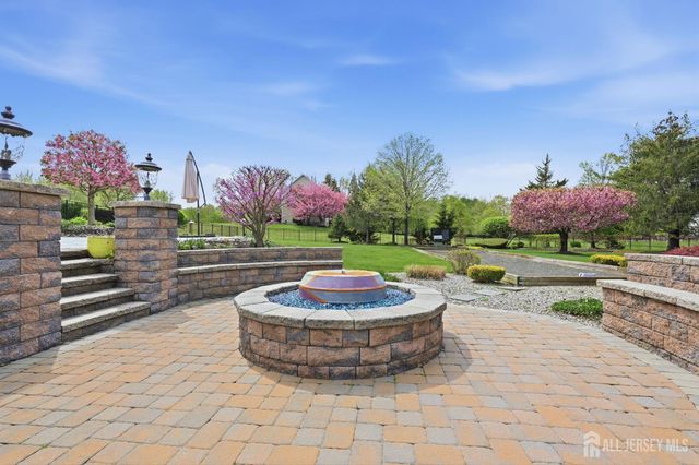 6 Deerfield Drive, Monroe, NJ 08831