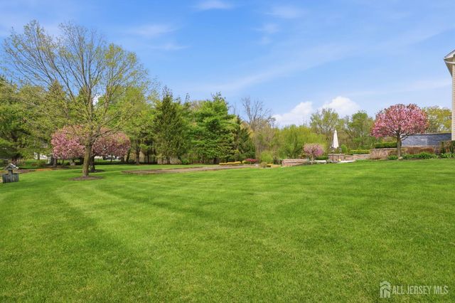 6 Deerfield Drive, Monroe, NJ 08831