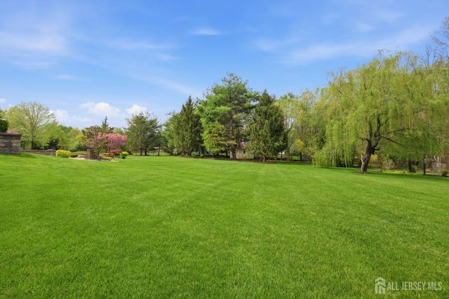 6 Deerfield Drive, Monroe, NJ 08831