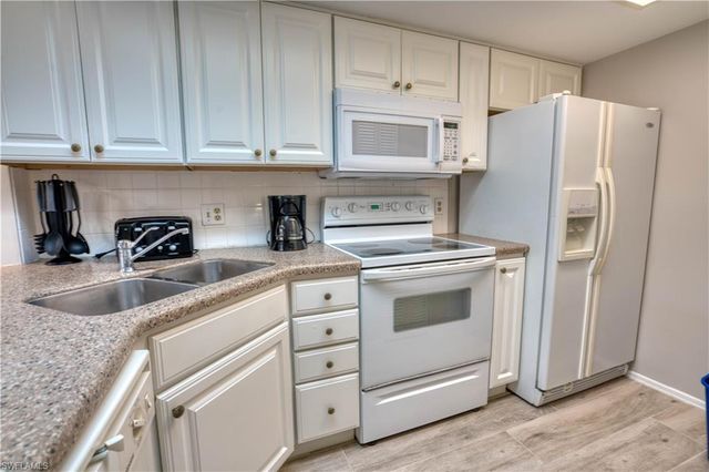 600 Neapolitan WAY 223, Naples, FL 34103