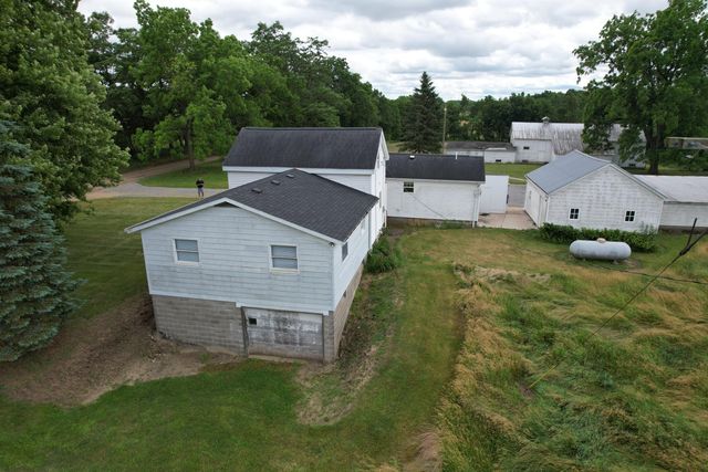 7360 S Tripp, Osseo, MI 49266