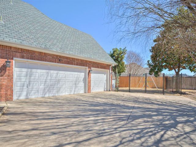 2105 Wyckham Place, Norman, OK 73072