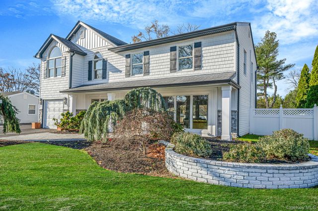 36 Flintridge Drive, Holbrook, NY 11741