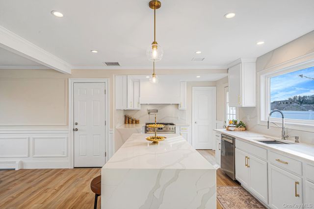 36 Flintridge Drive, Holbrook, NY 11741