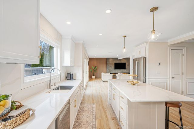 36 Flintridge Drive, Holbrook, NY 11741