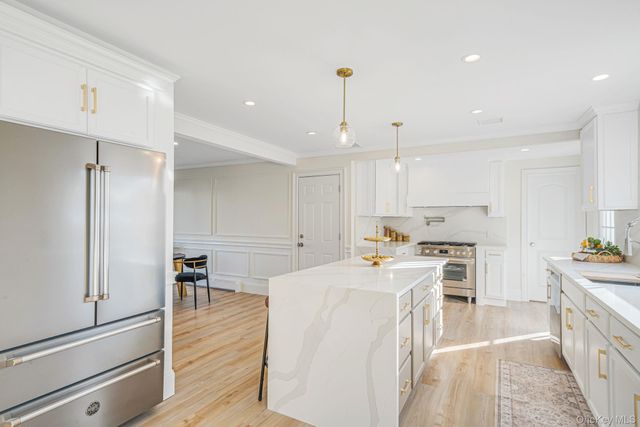 36 Flintridge Drive, Holbrook, NY 11741