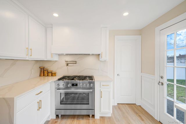 36 Flintridge Drive, Holbrook, NY 11741