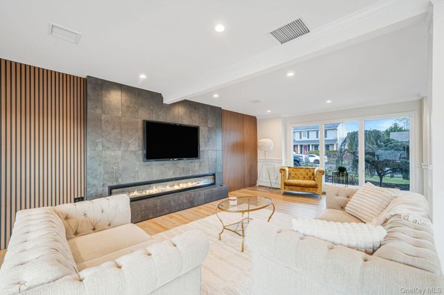 36 Flintridge Drive, Holbrook, NY 11741