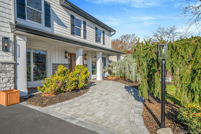 36 Flintridge Drive, Holbrook, NY 11741