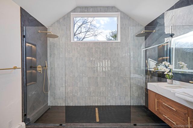 36 Flintridge Drive, Holbrook, NY 11741