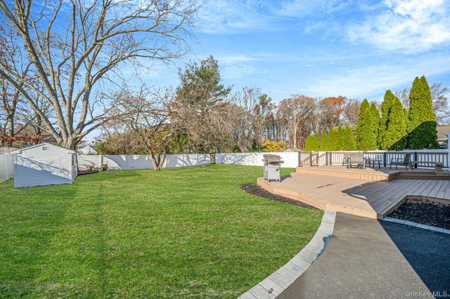 36 Flintridge Drive, Holbrook, NY 11741