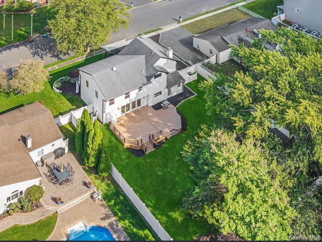 36 Flintridge Drive, Holbrook, NY 11741