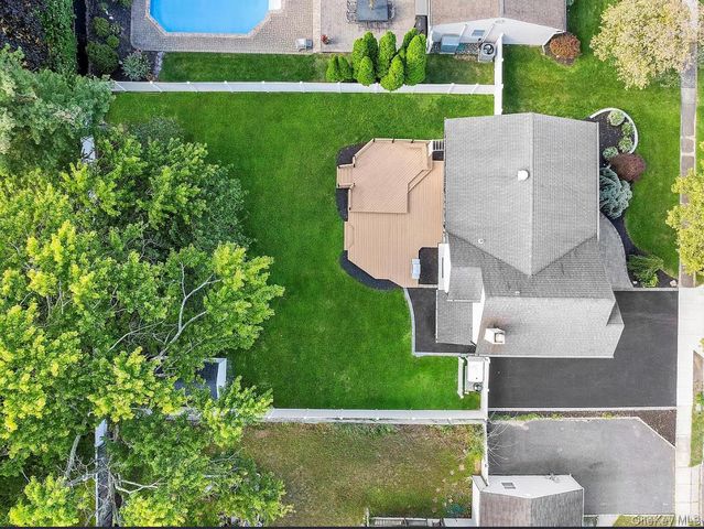 36 Flintridge Drive, Holbrook, NY 11741