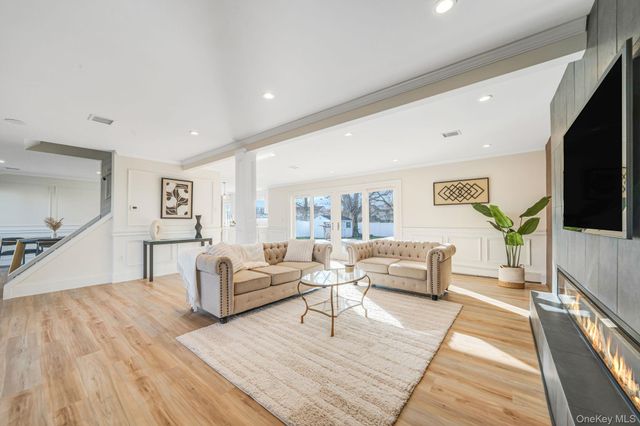 36 Flintridge Drive, Holbrook, NY 11741