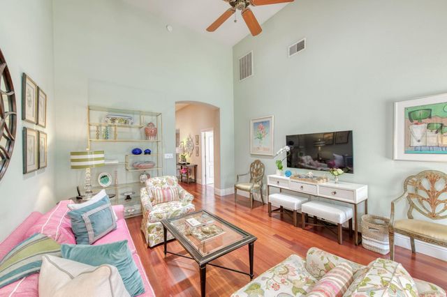 3063 W Pembrook Loop, Fresno, CA 93711