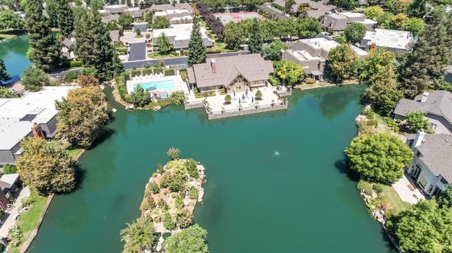 3063 W Pembrook Loop, Fresno, CA 93711