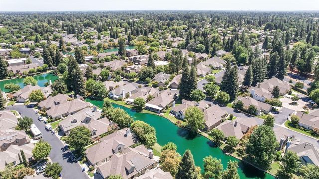 3063 W Pembrook Loop, Fresno, CA 93711