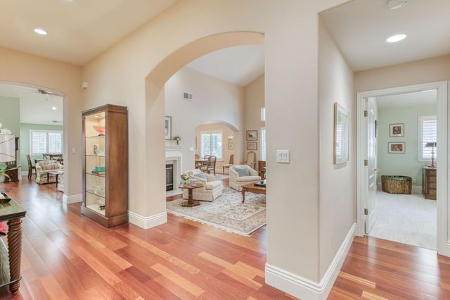 3063 W Pembrook Loop, Fresno, CA 93711