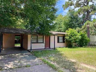 4680 Oakland Dr, Pensacola, FL 32526