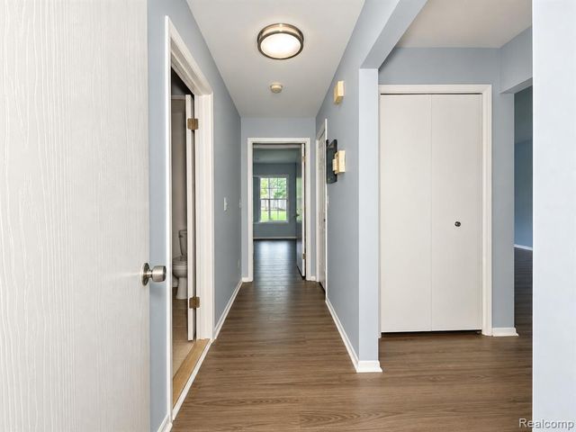 29900 Grand Oaks Drive 18, Warren, MI 48092