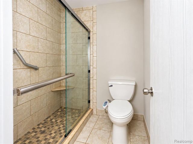 29900 Grand Oaks Drive 18, Warren, MI 48092