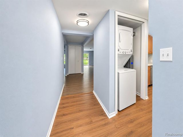 29900 Grand Oaks Drive 18, Warren, MI 48092