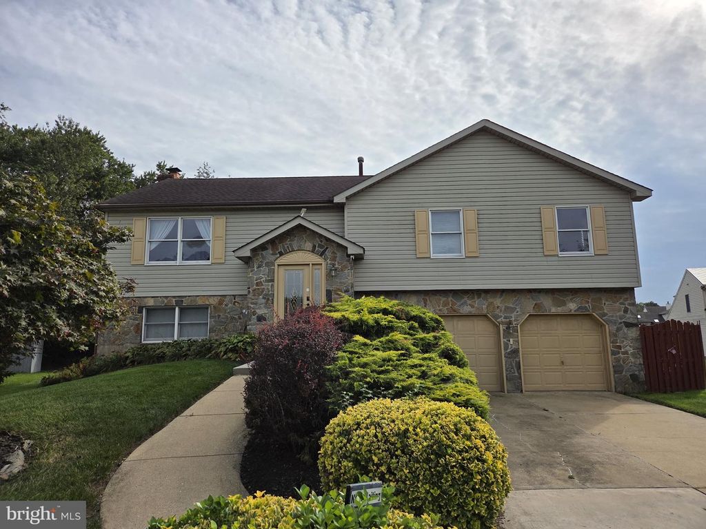 4 DENISE CT, Bear, DE 19701