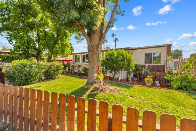 2400 W Midvalley Avenue O10, Visalia, CA 93277