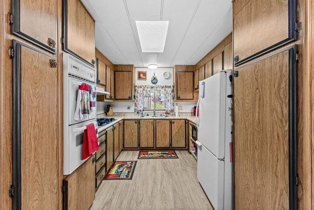 2400 W Midvalley Avenue O10, Visalia, CA 93277