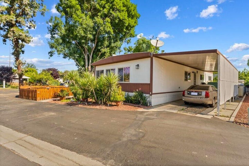 2400 W Midvalley Avenue O10, Visalia, CA 93277