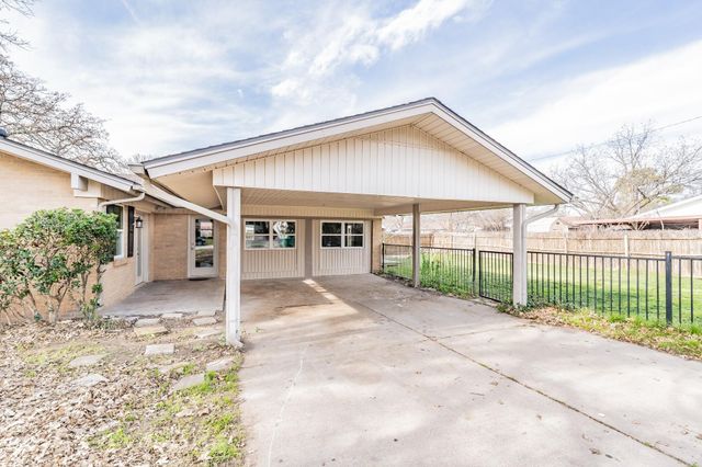 1721 Kay Avenue, Bridgeport, TX 76426