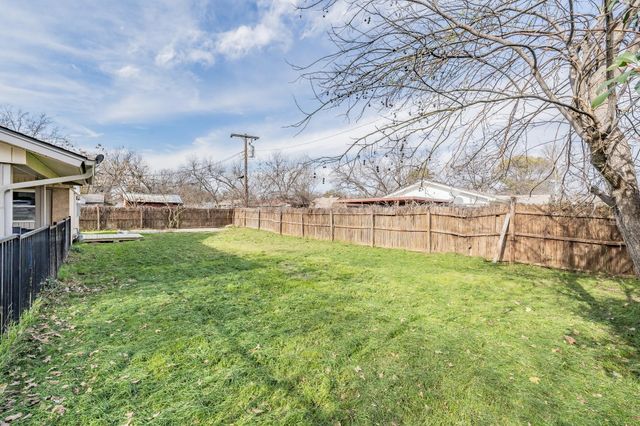 1721 Kay Avenue, Bridgeport, TX 76426
