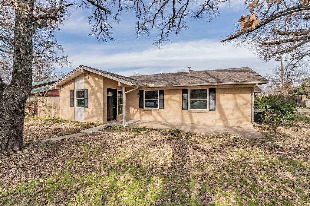 1721 Kay Avenue, Bridgeport, TX 76426