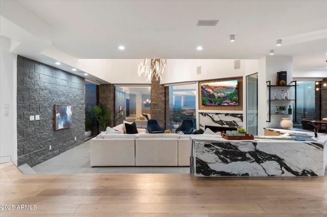 7147 N 23RD Place, Phoenix, AZ 85020