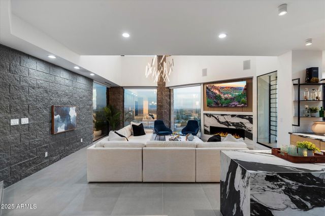 7147 N 23RD Place, Phoenix, AZ 85020