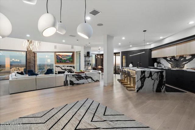 7147 N 23RD Place, Phoenix, AZ 85020