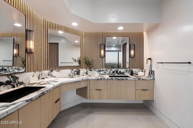 7147 N 23RD Place, Phoenix, AZ 85020