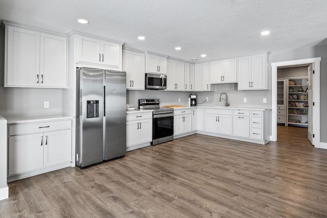 145 Maple Terrace, Waconia, MN 55387