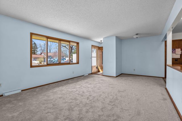 757 Ballantyne Lane NE, Spring Lake Park, MN 55432