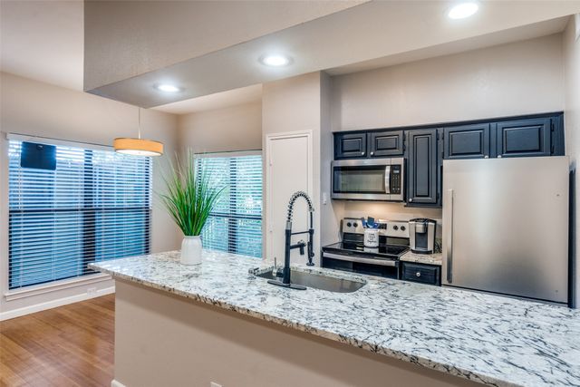 7525 Holly Hill Drive 1, Dallas, TX 75231