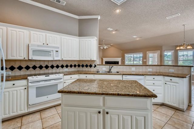 5930 River Bend Drive, Benbrook, TX 76132
