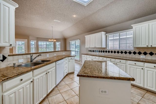 5930 River Bend Drive, Benbrook, TX 76132