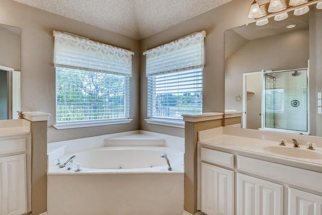 5930 River Bend Drive, Benbrook, TX 76132