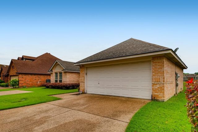 5930 River Bend Drive, Benbrook, TX 76132