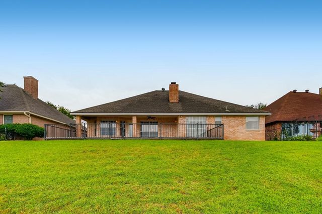 5930 River Bend Drive, Benbrook, TX 76132